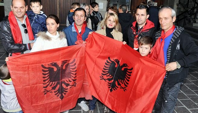 Asti, gli albanesi reclamando il diritto a una maggiore partecipazione alla vita politica