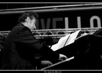 Il pianista albanese, Ekland Hasa