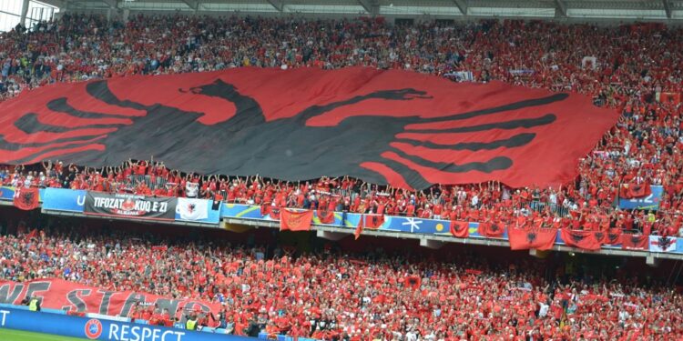 Inno Albanese Bandiera Albanese Allo Stadio