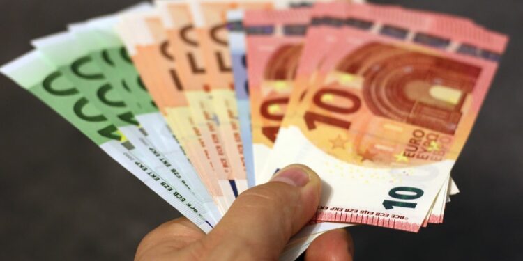 Stipendio Medio Balcani Salario Medio Albania