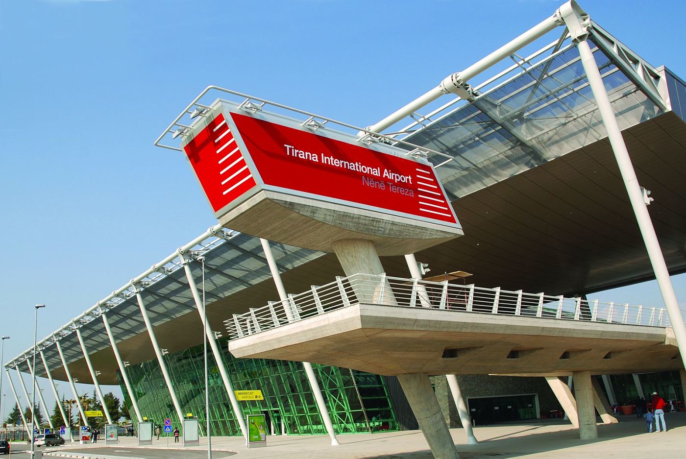 Aeroporto di Tirana albanesi rimpatriati