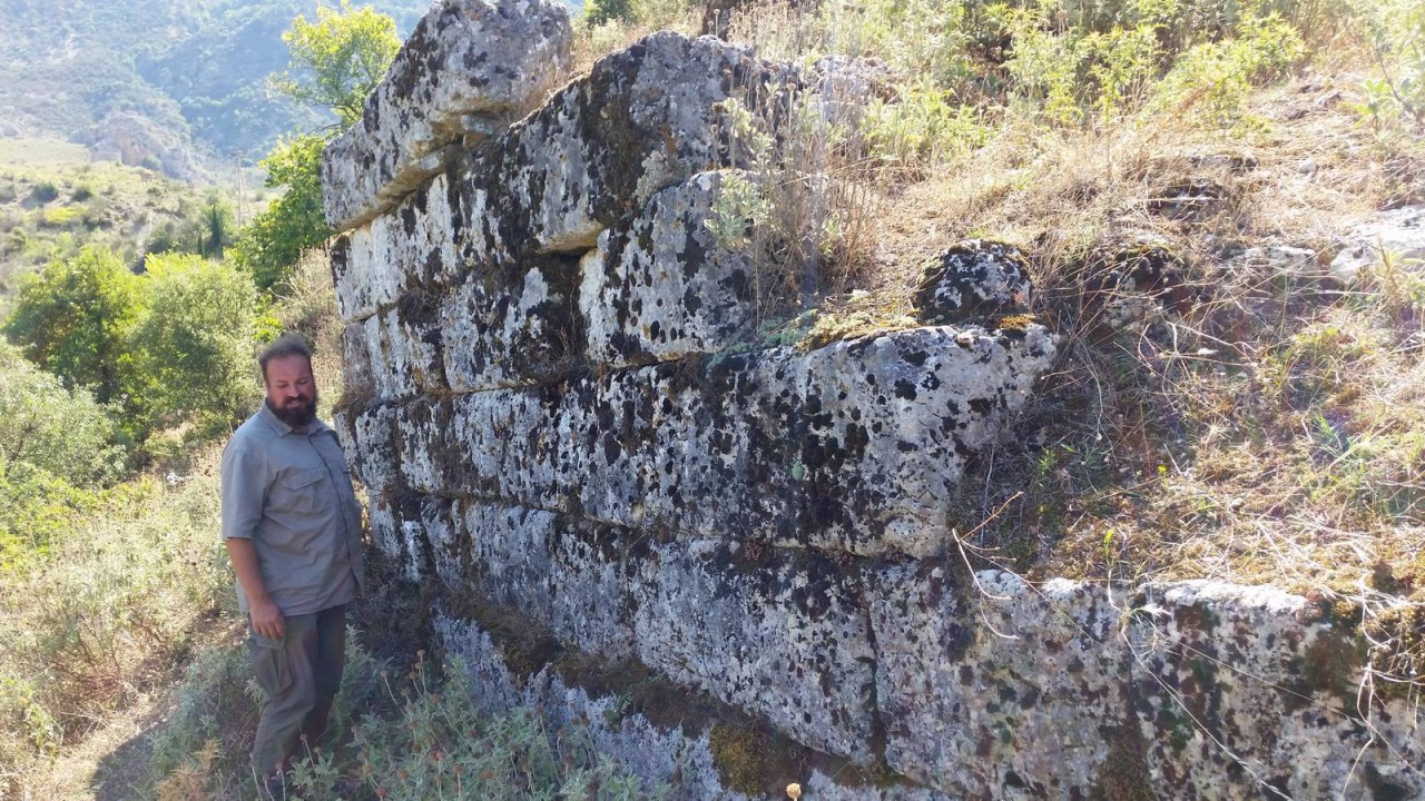 Porta Ovest a Paleokaster Fortezze Romane in Albania