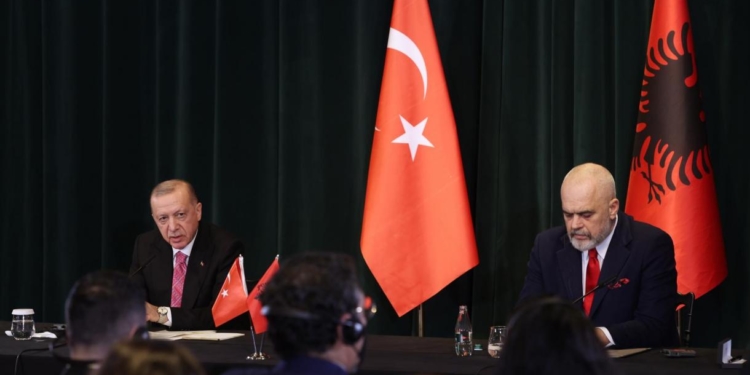 Tirana, Erdogan in conferenza stampa congiunta con Edi Rama