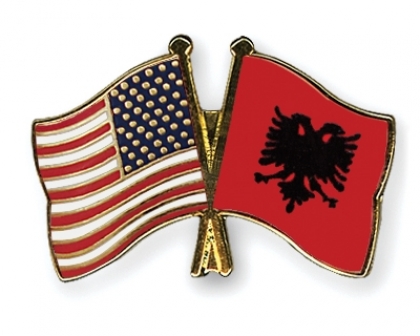 Bandiera degli USA e quella Albanese