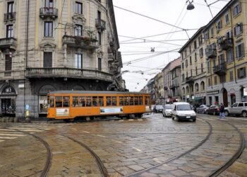 MILANO - Piazzale Stazione Porta Genova